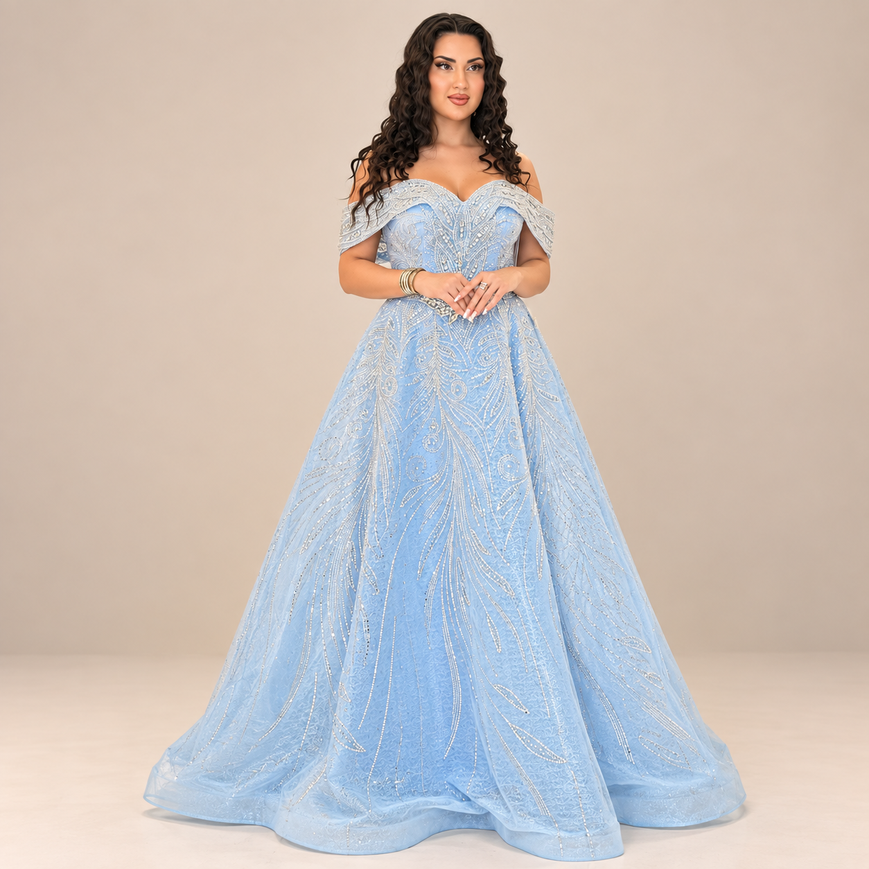 فستان سهرة أزرق سماوي فاخر بتطريز كريستالي لامع – Janel Couture