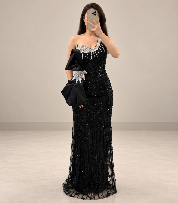 فستان سهرة فاخر بتصميم كتف واحد وتفاصيل كريستالية – Janel Couture