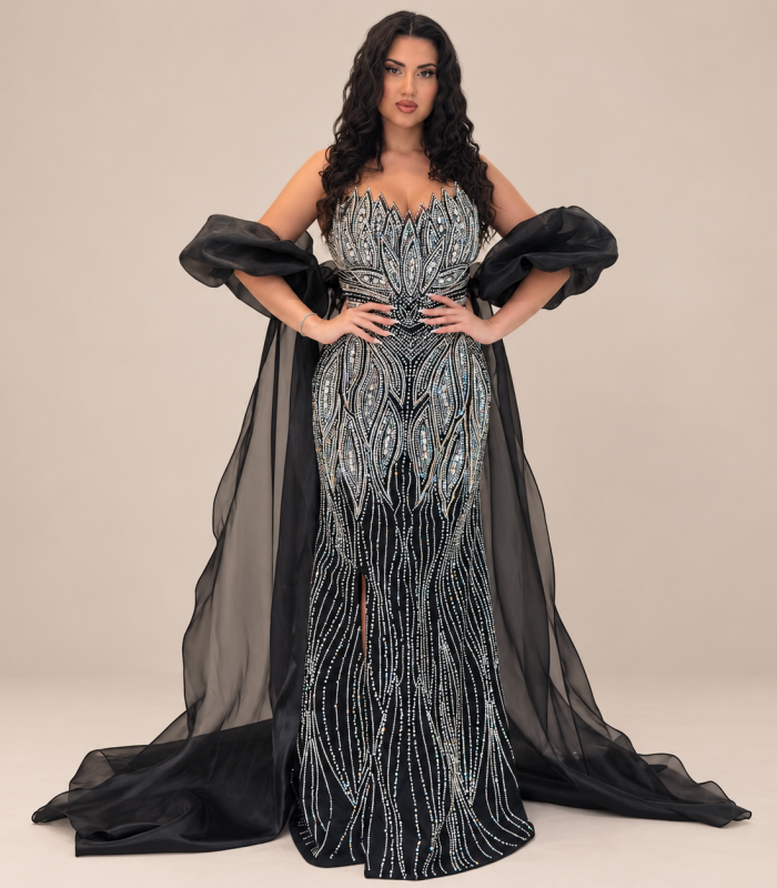 فستان سهرة أسود فاخر مرصع بالكريستال الفضي مع أكمام شيفون – Janel Couture